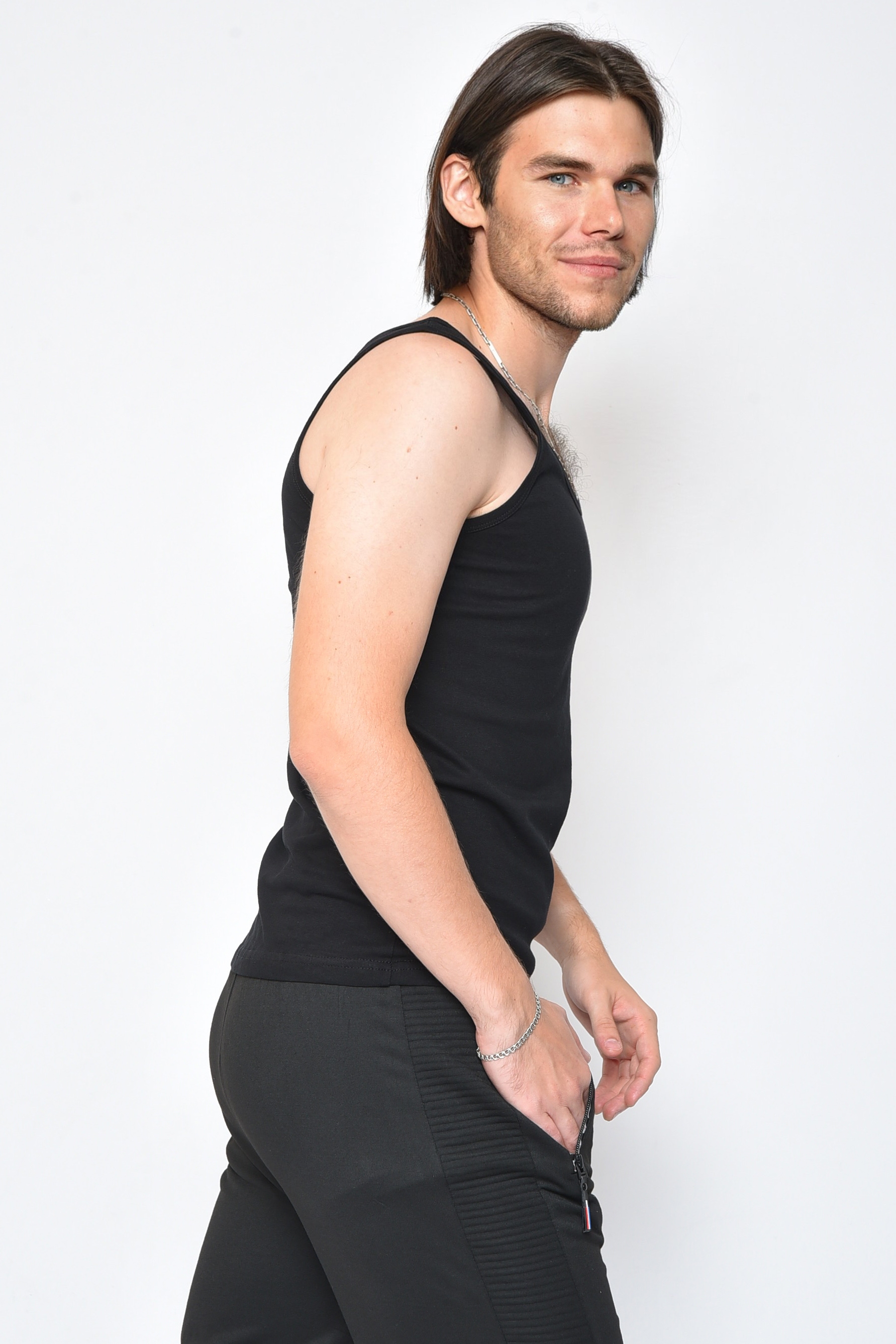 Фото товару Майка чоловіча однотонна чорного кольору №5