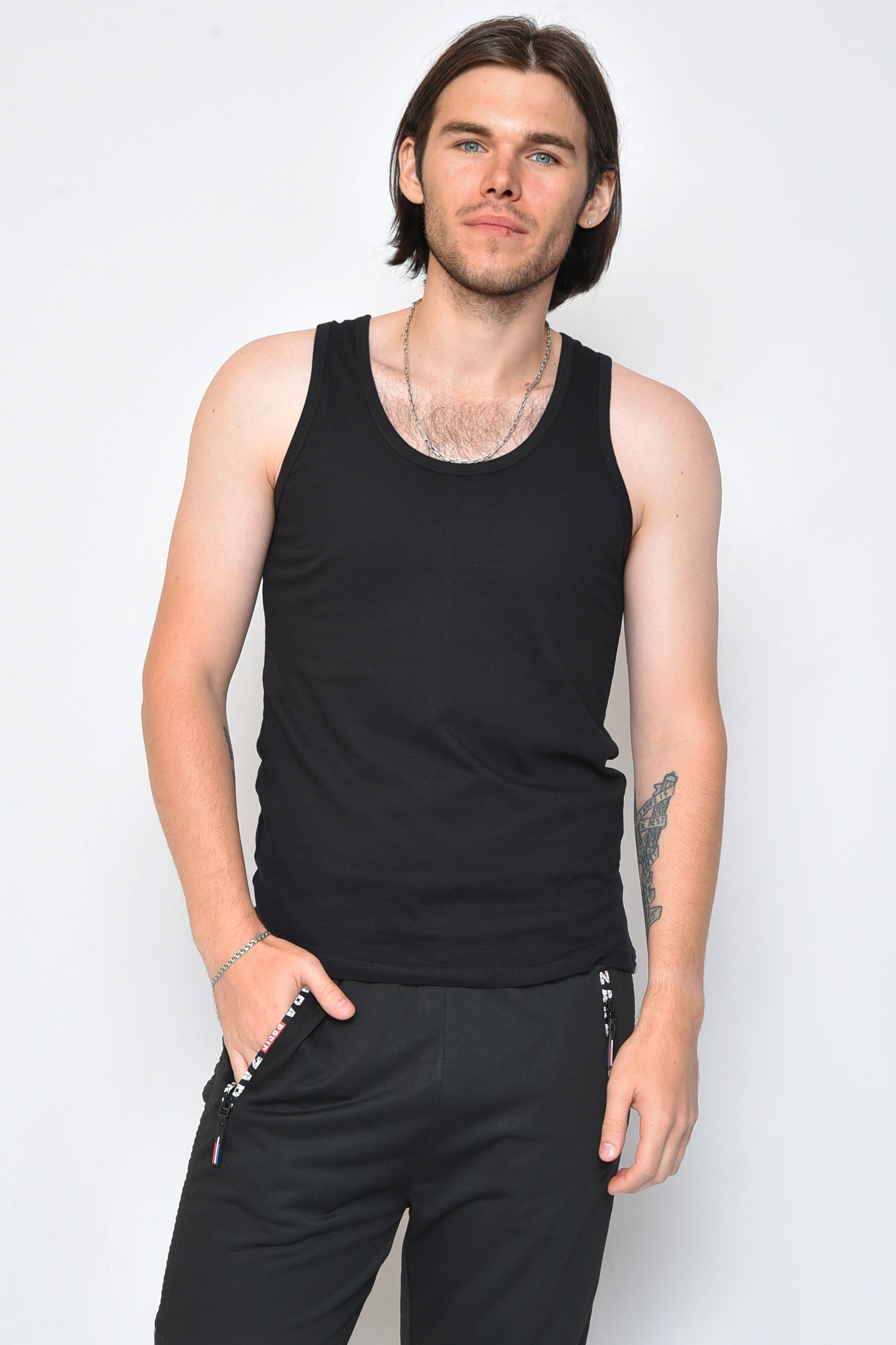 Фото товару Майка чоловіча однотонна чорного кольору №4